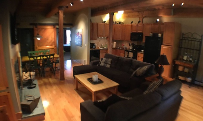 Ludlow Condo | Beautiful Ludlow Mill Condo W/Free Shuttle To Okemo