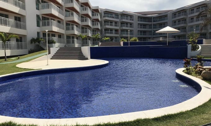 Porto das Dunas Apartment | Beautiful luxury apartment, 3 suites, 55" TV, swimming pools, air conditioning, complete, 400m from the beach, cond.