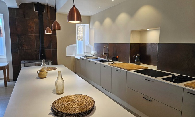 Etoile-sur-Rhone House | Beautiful mansion with large garden