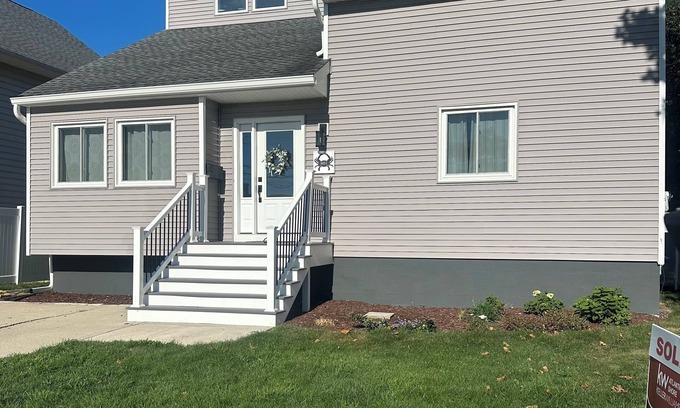 Brigantine House | Beautiful Modern Beach House, across from Golf Course, Spacious Backyard