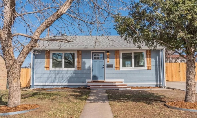 Harvey Park House | Beautiful, Modern, Quiet, Comfy & Private with a Big Back Yard - 30+ day stays