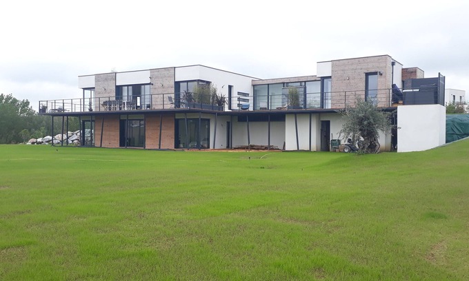 Montgeard Villa | Beautiful modern villa with direct lake access. Terraces, pool and spa.