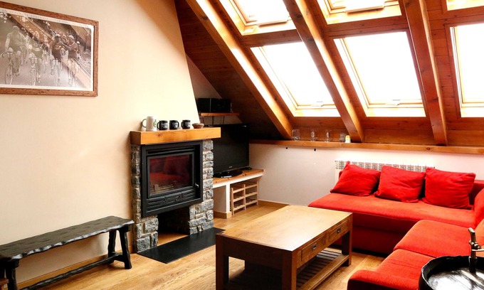 Esterri D'Aneu Apartment | Beautiful mountain penthouse ideal for 6 people