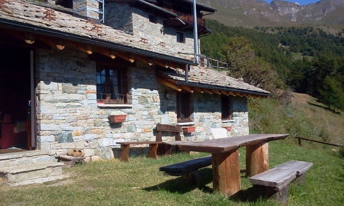 Antagnod Ski Chalet | Beautiful mountain hut with stunning views