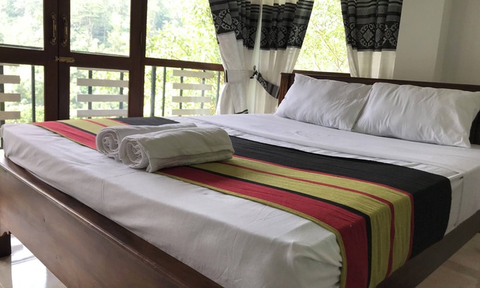 Kandy Bed & Breakfast | Beautiful Mountain View ,surrounded inTea state close to Kandy city !