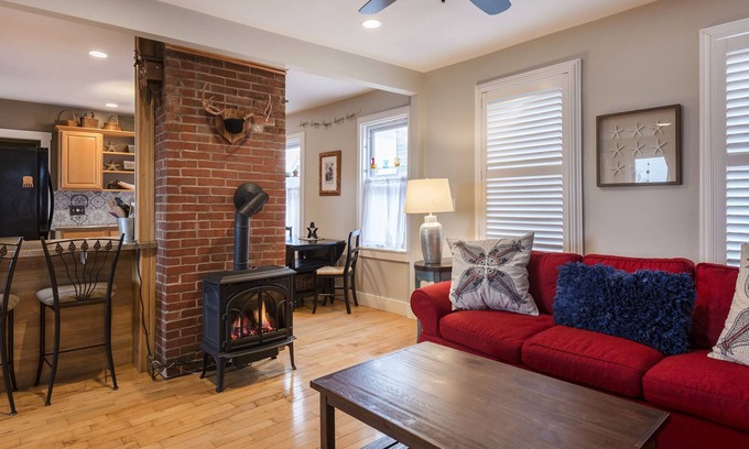 Munjoy Hill Apartment | Beautiful Munjoy Hill Private Oasis