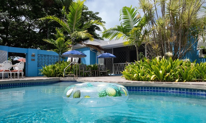 Newcastle House | Beautiful Newly Stocked and Decorated Villa, Walking Distance To Beach