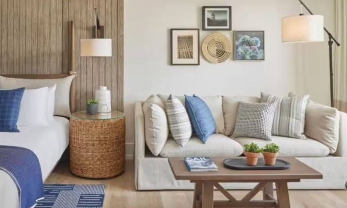 Goat Island Hotel | Beautiful Newport Lodging Perfect for Couple Retreat with Onsite Pool