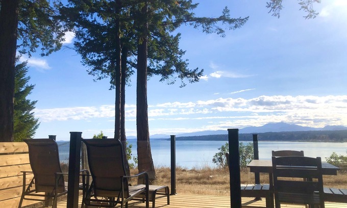 Denman Island Cottage | Beautiful Oceanfront ‘Cottage’ - Breathtaking Views,Beach,Pet Friendly,Fireplace
