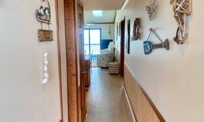 Surfside Beach Condo | Beautiful Oceanfront Condo On 4th Floor - Steps From The Beach. Linens Incl. !