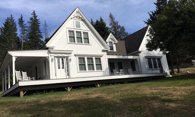Minturn House | Beautiful Oceanfront Cottage