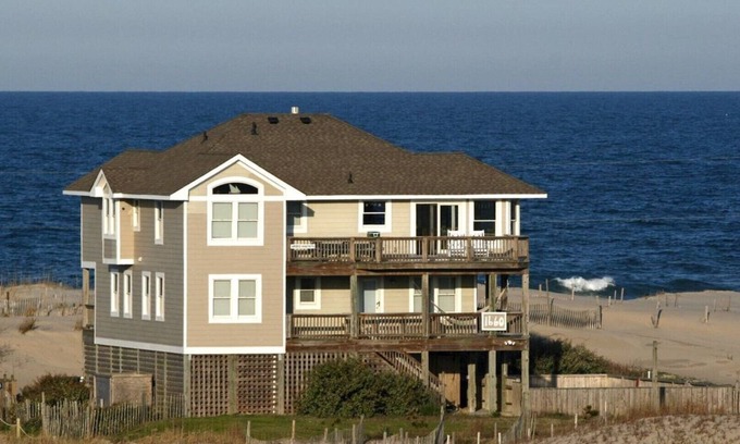 Corolla House | Beautiful Oceanfront Views! 4x4 beaches ^Wild Horses^ 2026 calendar open! Hurry!