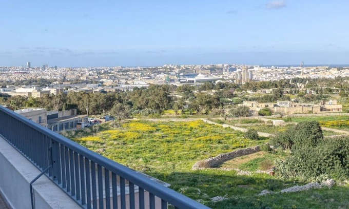 Luqa Apartment | Beautiful PENT with terrace & spectacular views