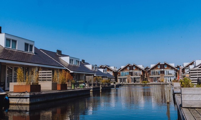 Municipality of Uitgeest Apartment | Beautiful penthouse with a view over the lake