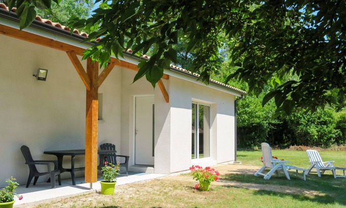 Civrac-en-Medoc House | Beautiful private villa for 4 people with WIFI, TV, terrace and parking