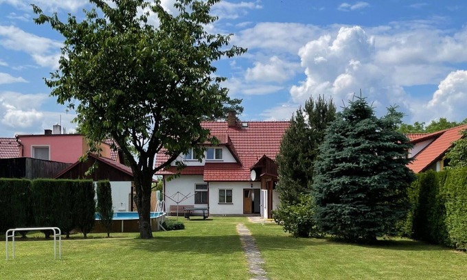 Sudomerice u Bechyne House | Beautiful private villa for 11 guests with WIFI, TV, patio, pets allowed and parking