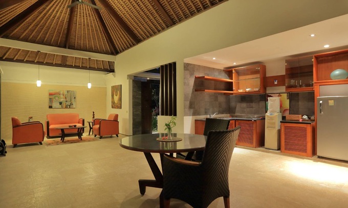 Mangsit Villa | Beautiful Private Pool Villa few step to the beach