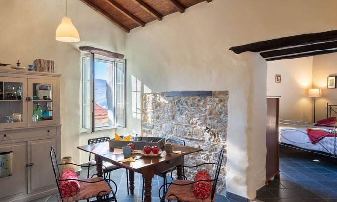 Chiusavecchia House | Beautiful private villa for 2 guests with terrace and parking
