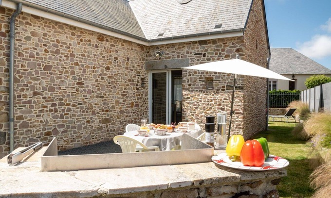 Creances House | Beautiful private villa for 4 guests with WIFI, TV, pets allowed and parking