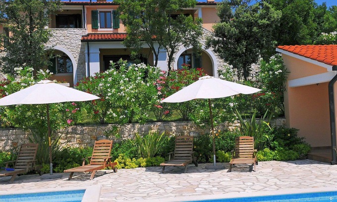 Diminici Villa | Beautiful private villa for 10 guests with pool, WIFI, A/C, TV, terrace and parking