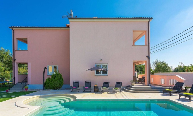 Orihi House | Beautiful private villa for 12 guests with private pool, A/C, WIFI, TV, terrace and pets allowed
