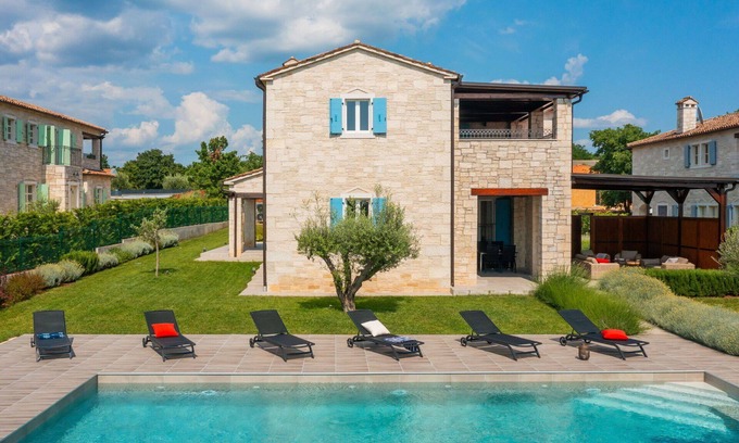 Mofardini House | Beautiful private villa with private pool, A/C, WIFI, TV, terrace, pets allowed and panoramic view