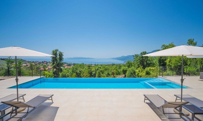 Kastav Villa | Beautiful private villa for 8 guests with WIFI, A/C, hot tub, private pool, TV and terrace