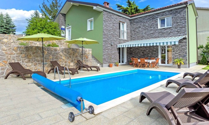 Viskovo House | Beautiful private villa for 6 people with WIFI, A/C, private pool, TV, terrace and parking