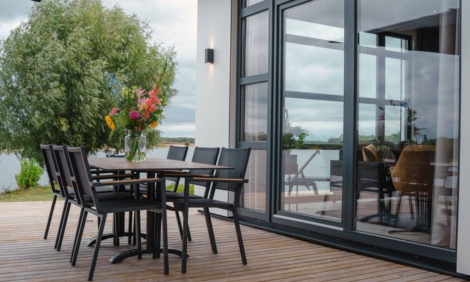 Maurik House | Beautiful private villa for 6 guests with WIFI, TV, terrace, pets allowed and parking