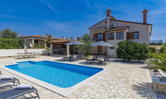 Kastelir-Labinci House | Beautiful private villa with WIFI, hot tub, A/C, private pool, TV, terrace and pets allowed