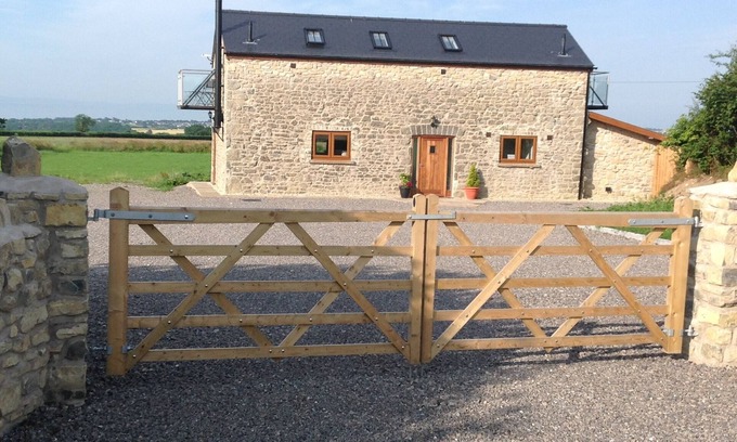 Vale of Glamorgan Cottage | Beautiful Quiet Cottage Dog Friendly Near Cowbridge and Cardiff