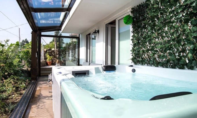 Alpendurada e Matos House | Beautiful rebuilt cottage with jaccuzi