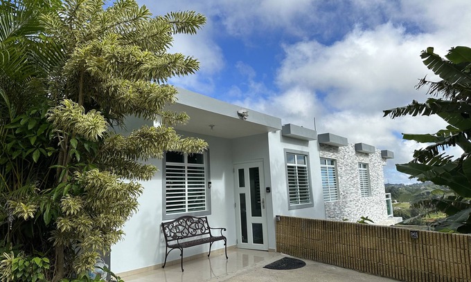 Barranquitas House | Beautiful & Relaxing Cottage House-2br/1.5 bath- with great mountain views.