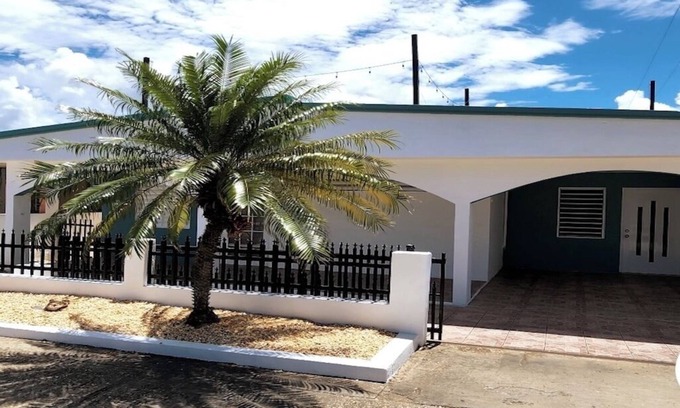 Cambalache House | Beautiful renovated 2 bedroom 1 bathroom home 2 blocks from beach!