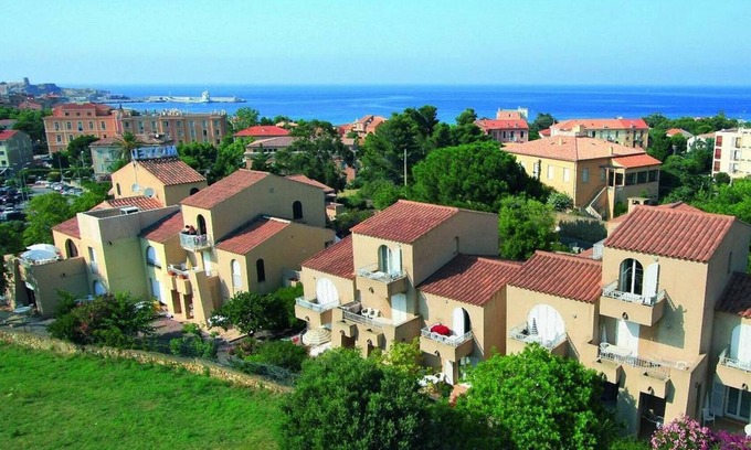 L'Ile-Rousse Resort | Beautiful resort by the sea, veranda or balcony, M3