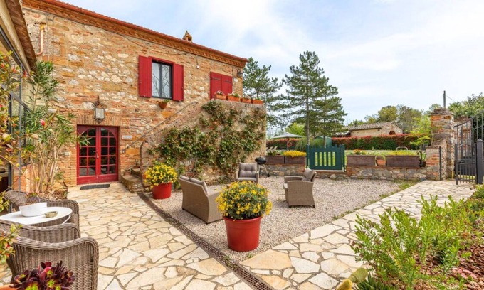 Trequanda Other | Beautiful restored farmhouse with swimming pool in the quiet of the Sienese hills.