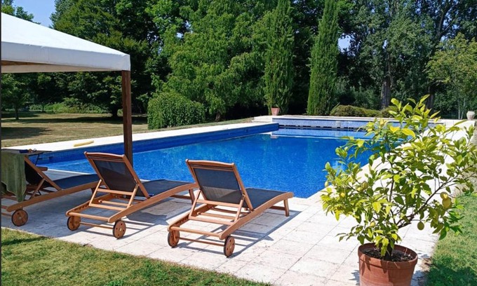 Bourg-Charente Apartment | Beautiful riverside boathouse