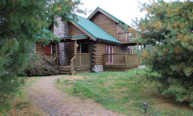Lee's Summit Cabin | Beautiful Rustic 2 Bedroom Lone Jack Log Cabin just east of KC Metro