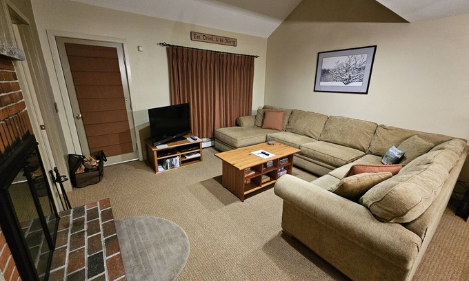 Carrabassett Valley Condo | Beautiful Ski In/Out Sugarloaf Condo Close to Great Amenities