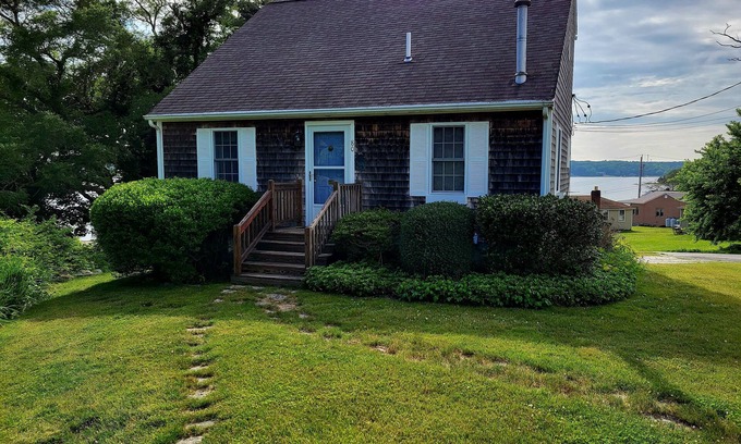 Westport House | Beautiful 'Saltbox Cape Cod' with Water Views on 3 Levels
