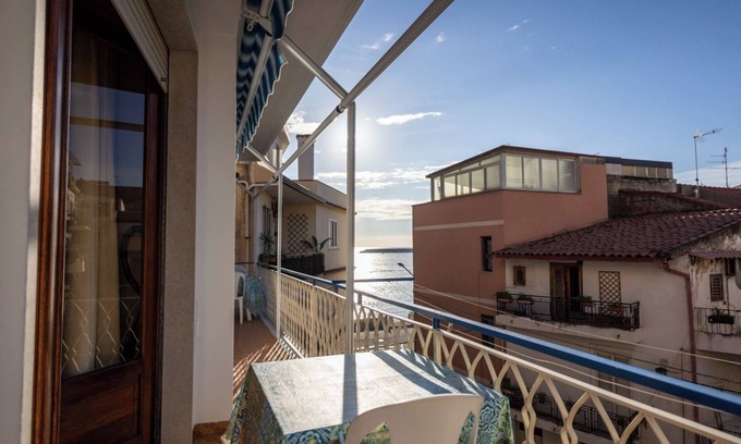 Giardini Naxos House | BEAUTIFUL SEASIDE APARTMENT WITH PRIVATE PARKING A FEW STEPS FROM TAORMINA