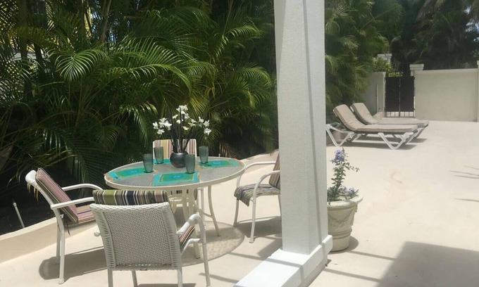 Lascelles Villa | Beautiful semi-detached villa, 5 minute walk to the beach