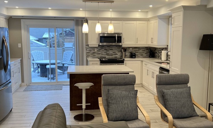 Turkey Point Cottage | Beautiful Shores of Lake Erie. 2 minutes to the beach.
