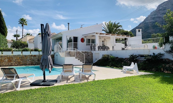 Denia Villa | Beautiful single-storey villa with sea and Montgo views, 4 bedrooms and private pool