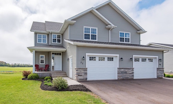 Charlottetown House | Beautiful, Spacious 4 Bed 4 Bath Vacation Home in Central Location