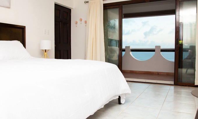 Pelican Key Apartment | Beautiful spacious Studio with spectacular view