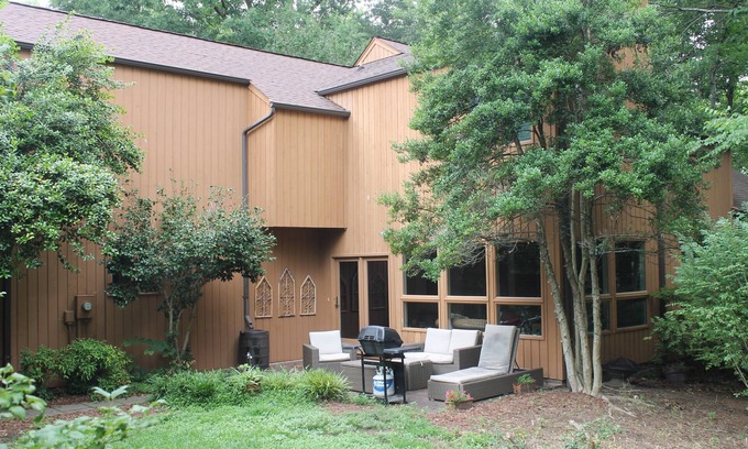 High Point House | Beautiful, Spacious 5 Bedrm Home!