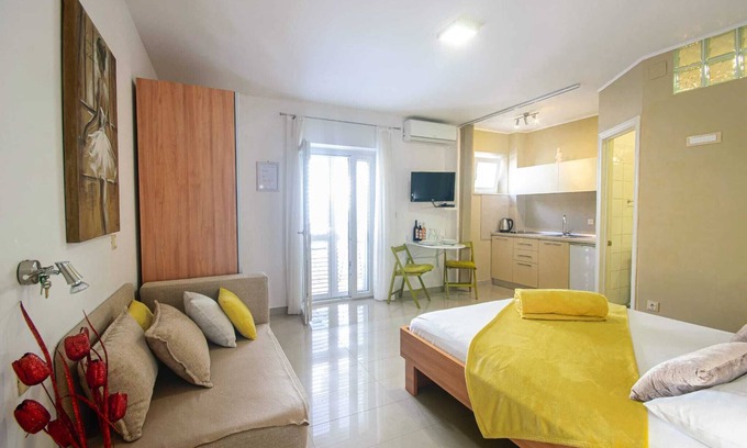 Makarska Apartment | Beautiful studio app, by the beach