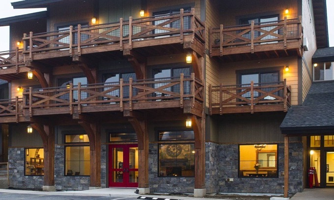 Blanchard Apartment | Beautiful studio unit at resort, sleeps 4