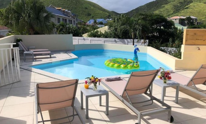 Cul de Sac House | Beautiful suite S12B with pool and sea view